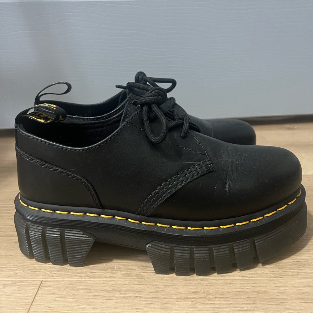 Dr Marten 8053 Shoes